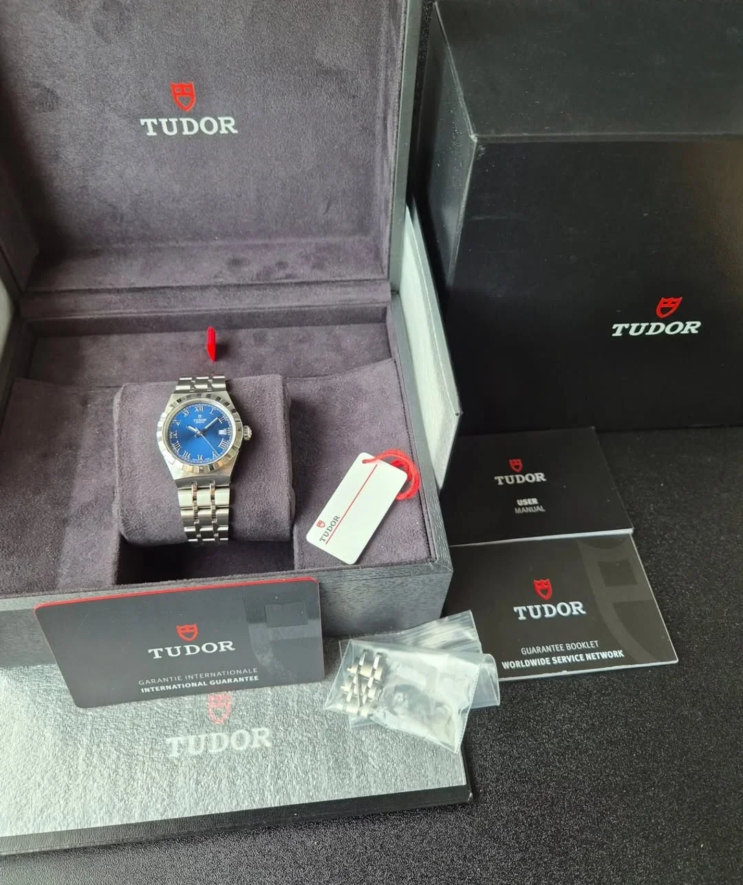 Thumb Royal Date 28 Stainless Steel / Blue - Roman