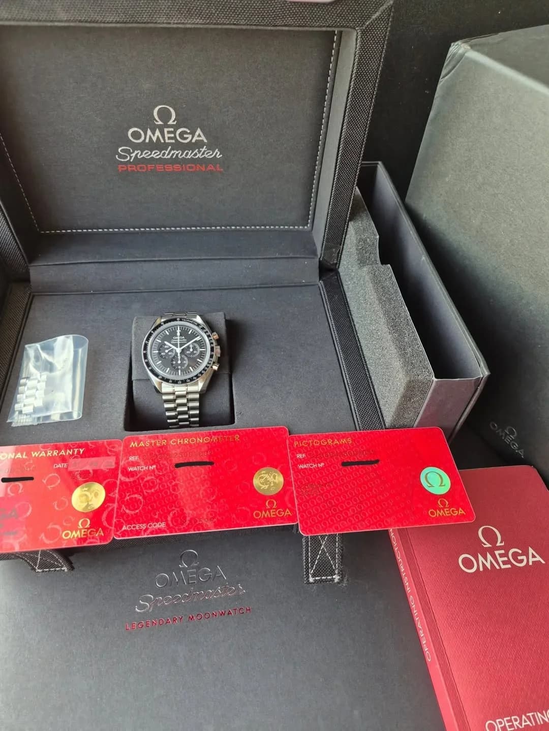 Thumb Speedmaster Professional Moonwatch 3861 Stainless Steel / Black / Sapphire / Bracelet