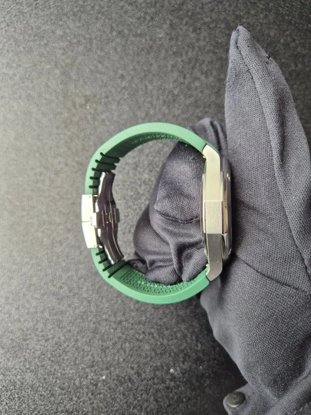 Thumb Riviera 42 Stainless Steel / Green / Rubber