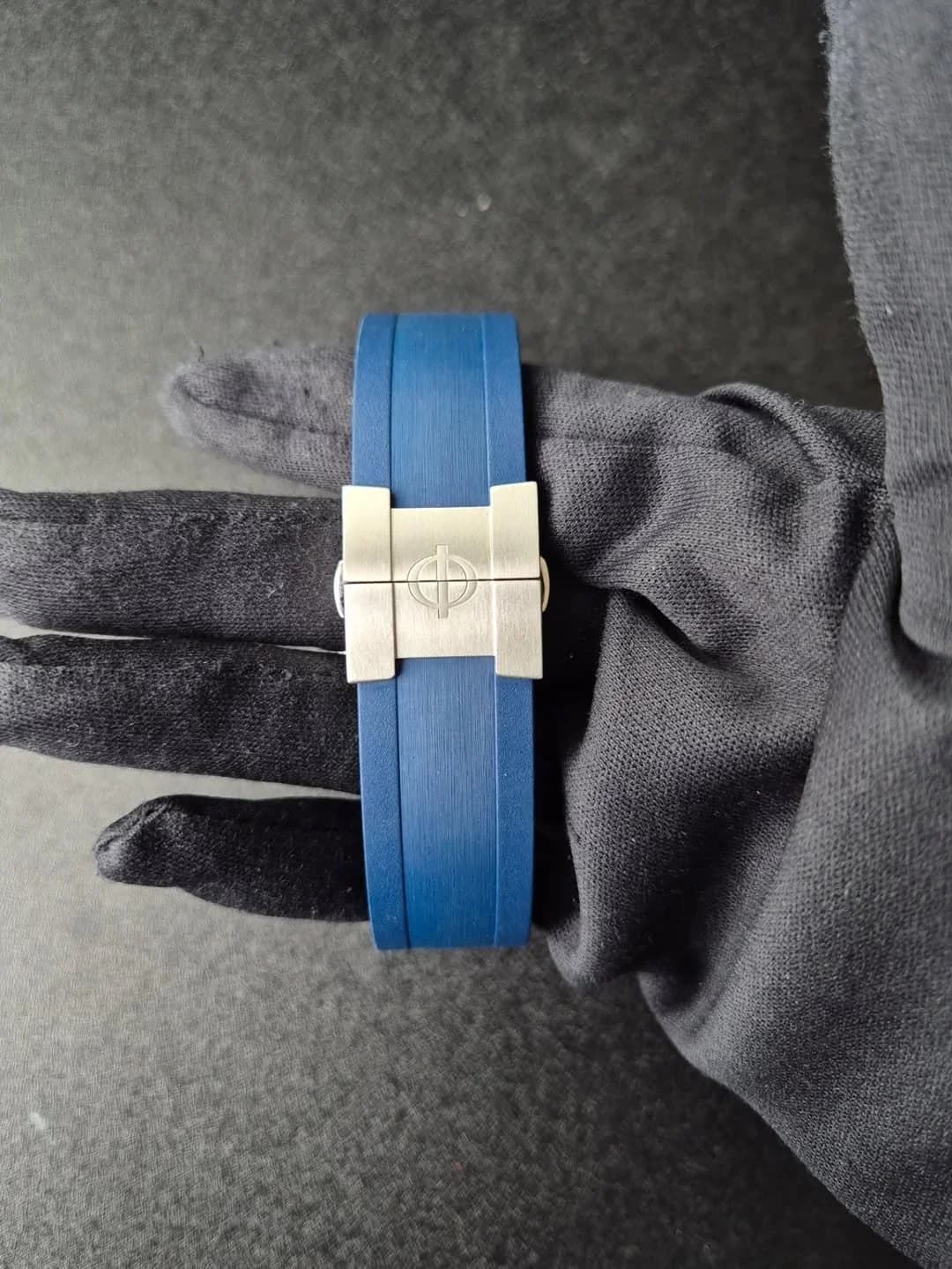Thumb Riviera 42 Stainless Steel Blue / Rubber