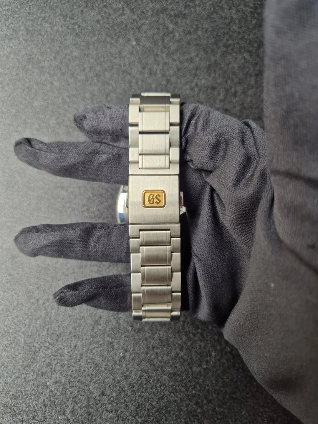 Thumb Spring Drive Evolution 9 Stainless Steel / Lake Suwa / Bracelet