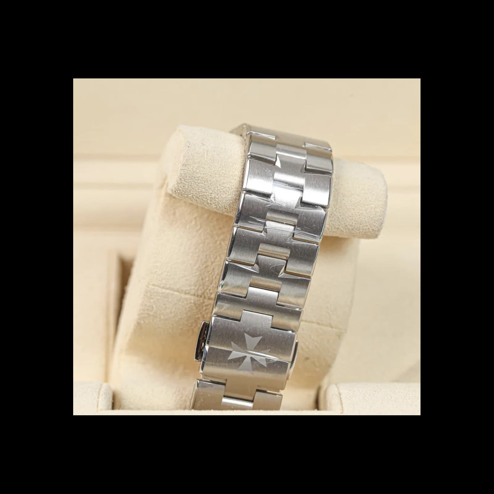 Thumb Overseas Date Stainless Steel / Black