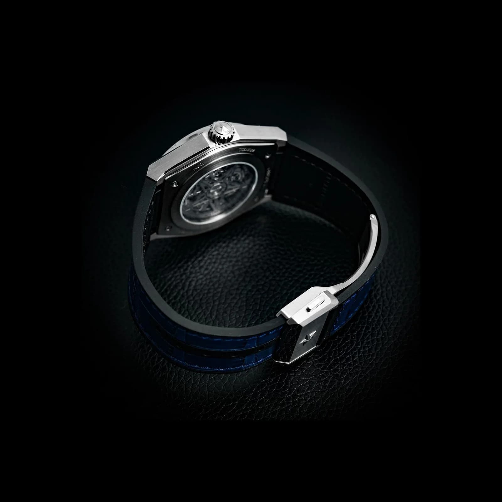 Thumb Defy Classic Titanium / Skeleton / Alligator