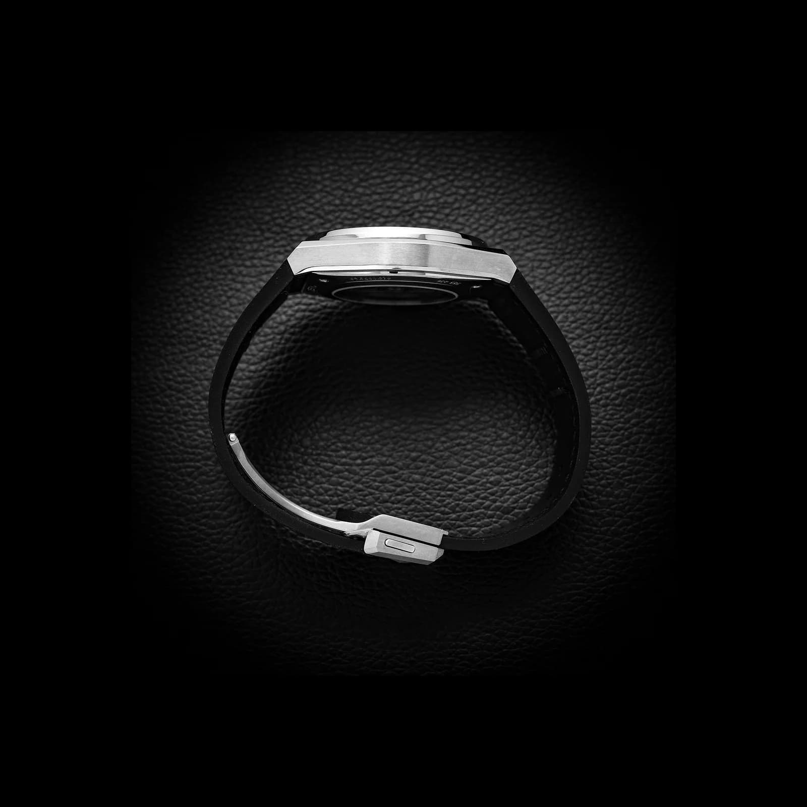 Thumb Defy Classic Titanium / Skeleton / Alligator