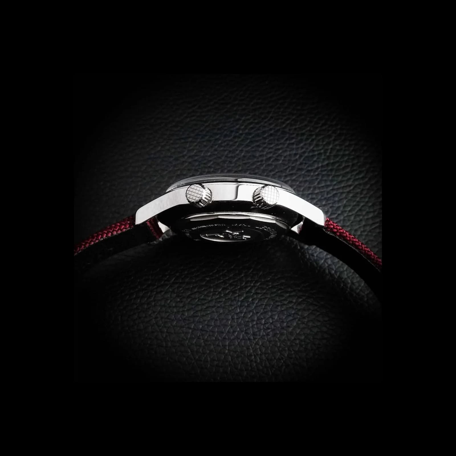 Thumb Legend Diver 36 Stainless Steel / Burgundy / Strap