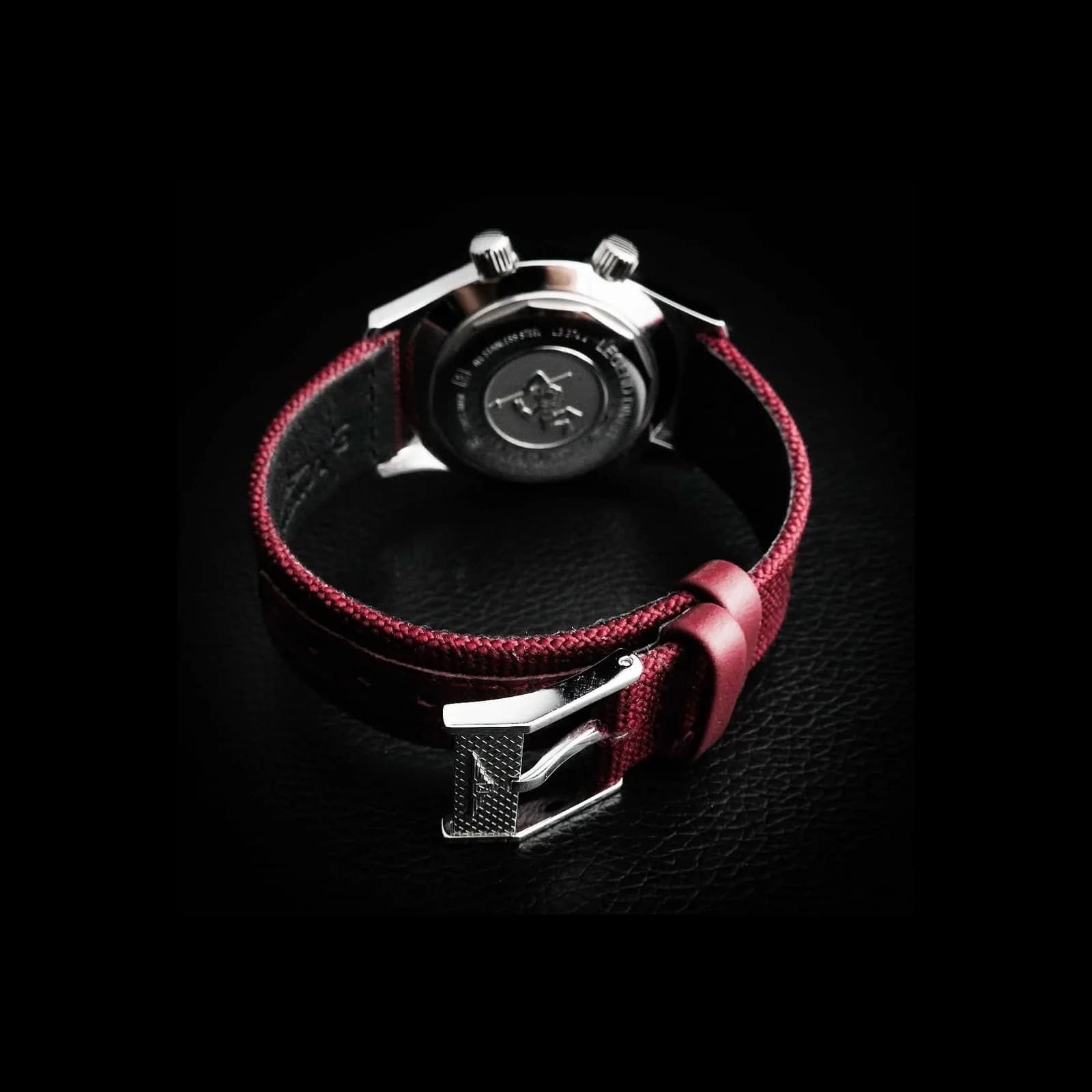 Thumb Legend Diver 36 Stainless Steel / Burgundy / Strap