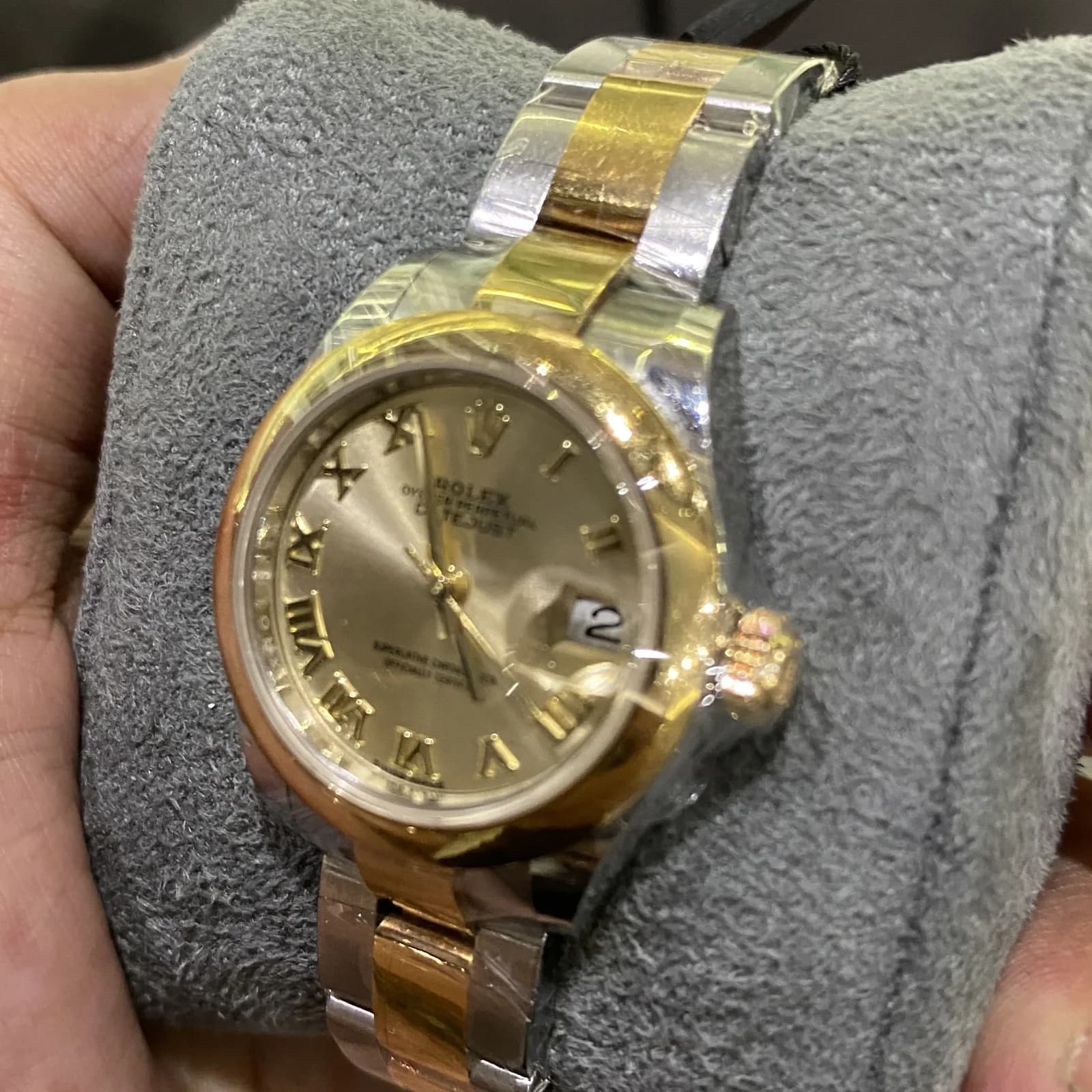 Thumb Lady-Datejust 28 Rolesor Yellow Domed / Oyster / Champagne Roman