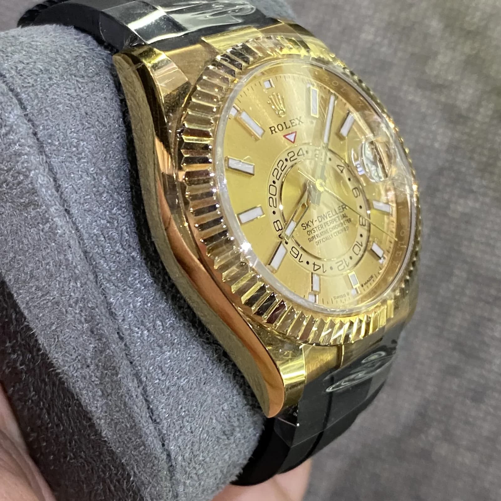 Thumb Sky-Dweller Yellow Gold / Champagne / OysterFlex