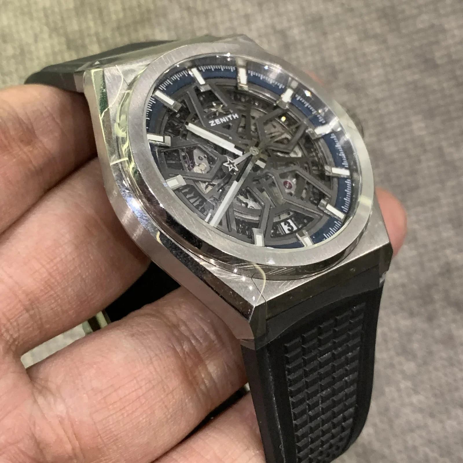 Thumb Defy Classic Titanium / Skeleton / Rubber