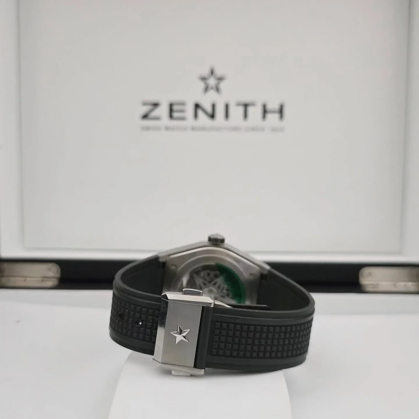 Thumb Defy Classic Titanium / Skeleton / Rubber