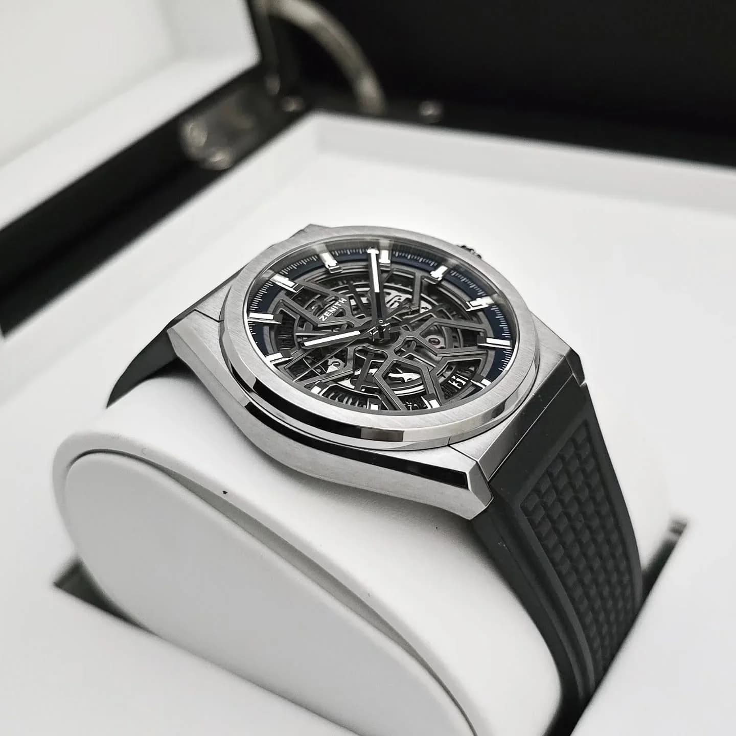 Thumb Defy Classic Titanium / Skeleton / Rubber
