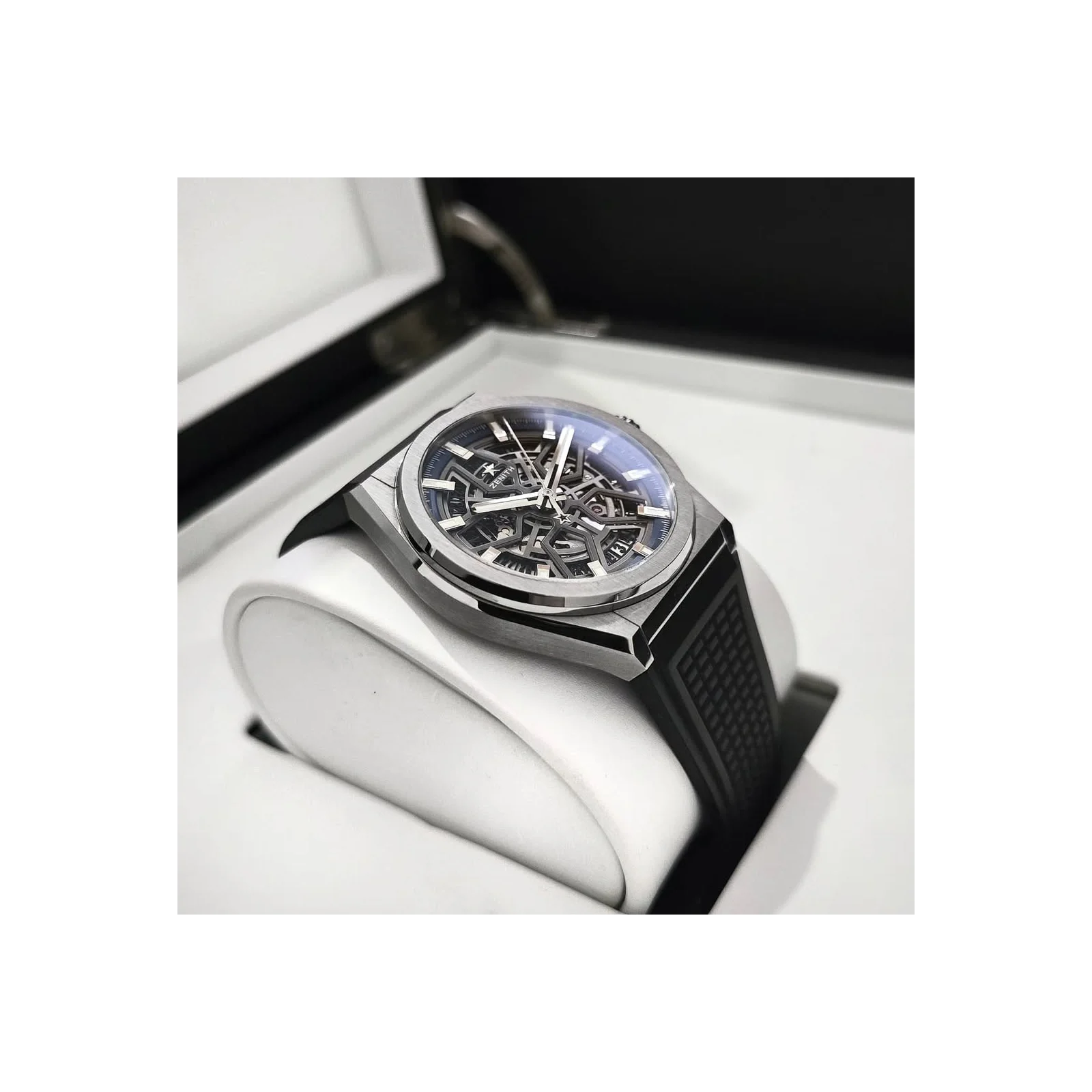 Thumb Defy Classic Titanium / Skeleton / Rubber