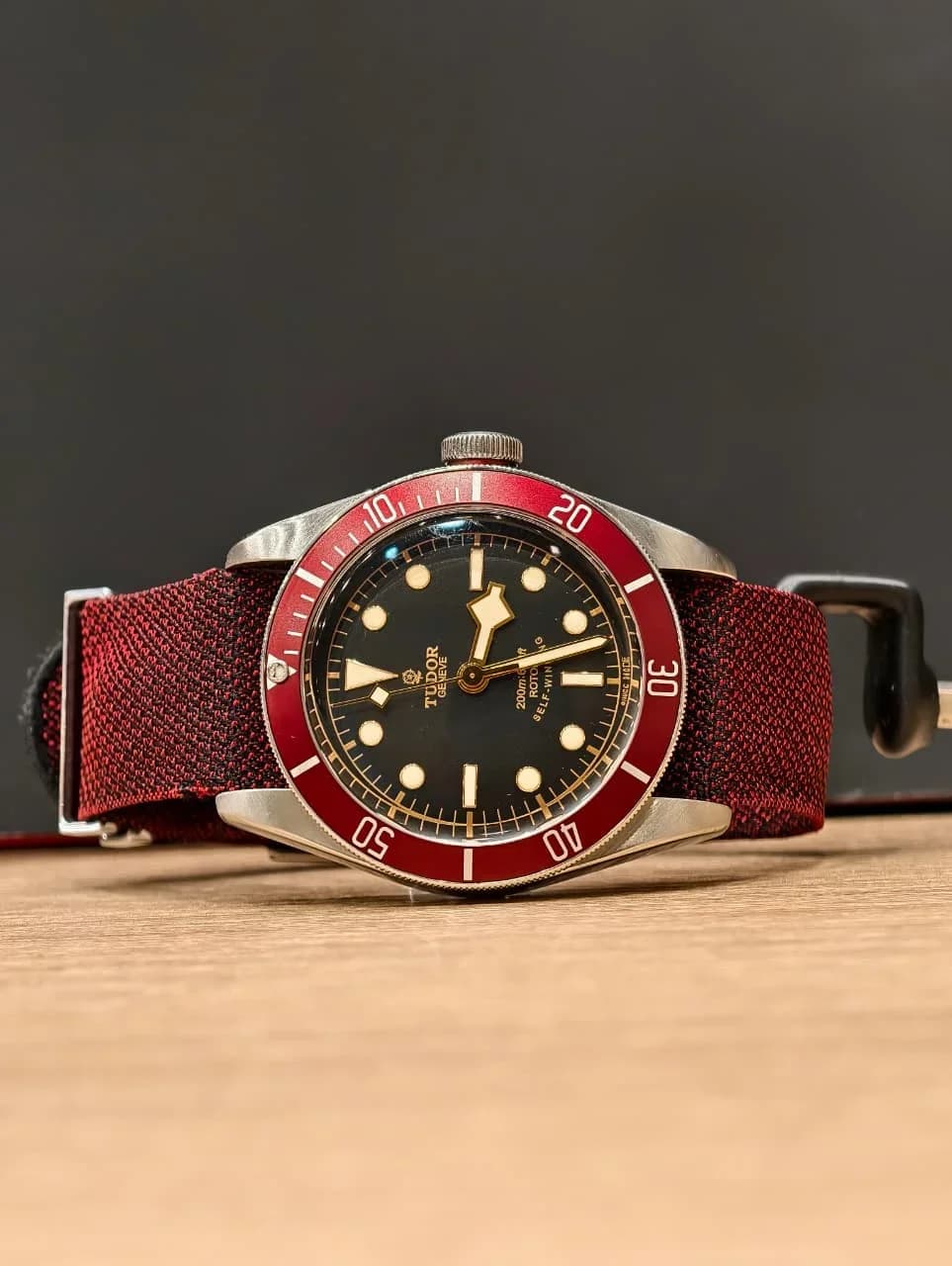 Thumb Black Bay Red / Strap