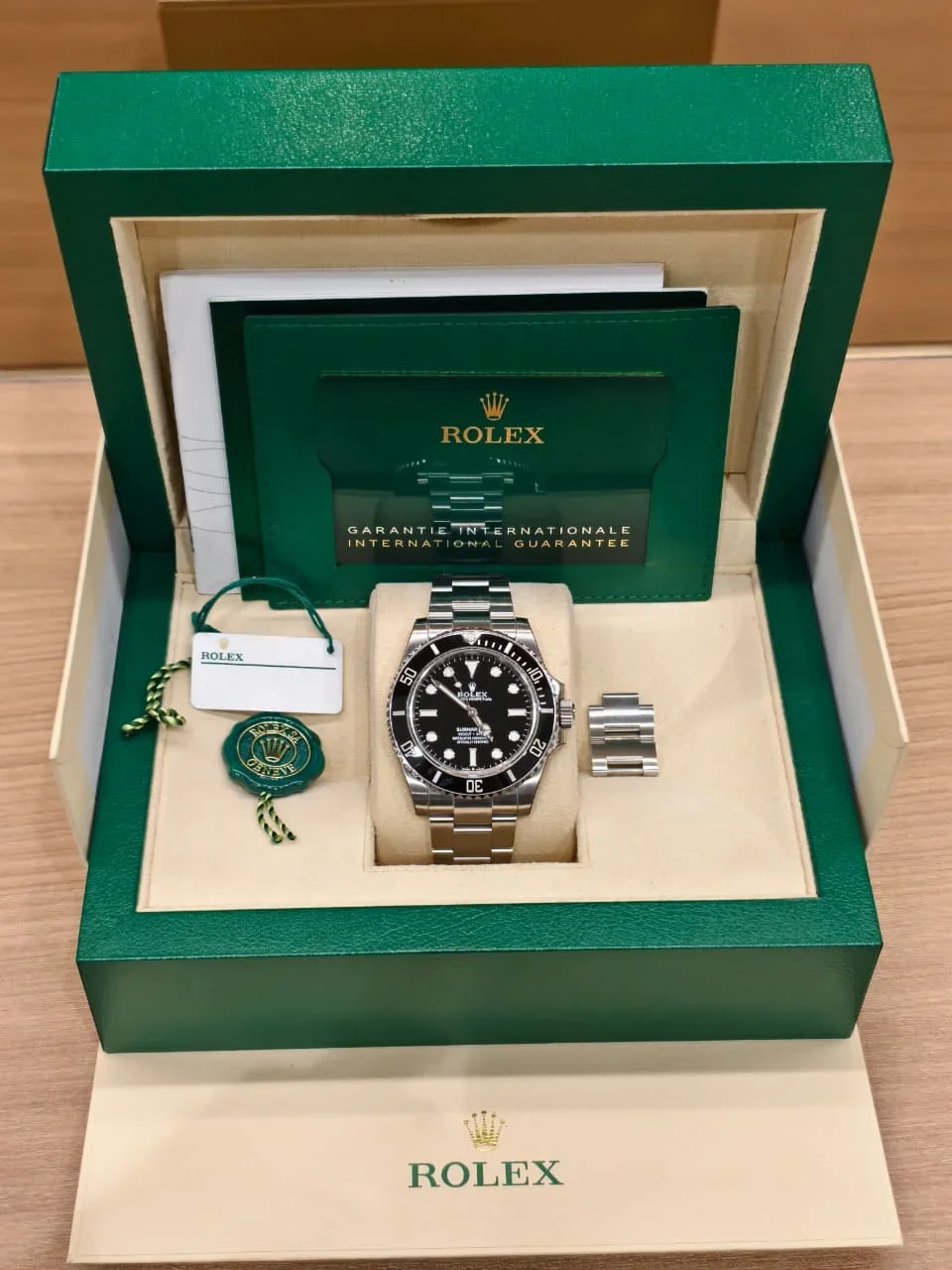 Thumb Submariner No-Date 41 / Stainless Steel / Black / Cerachrom