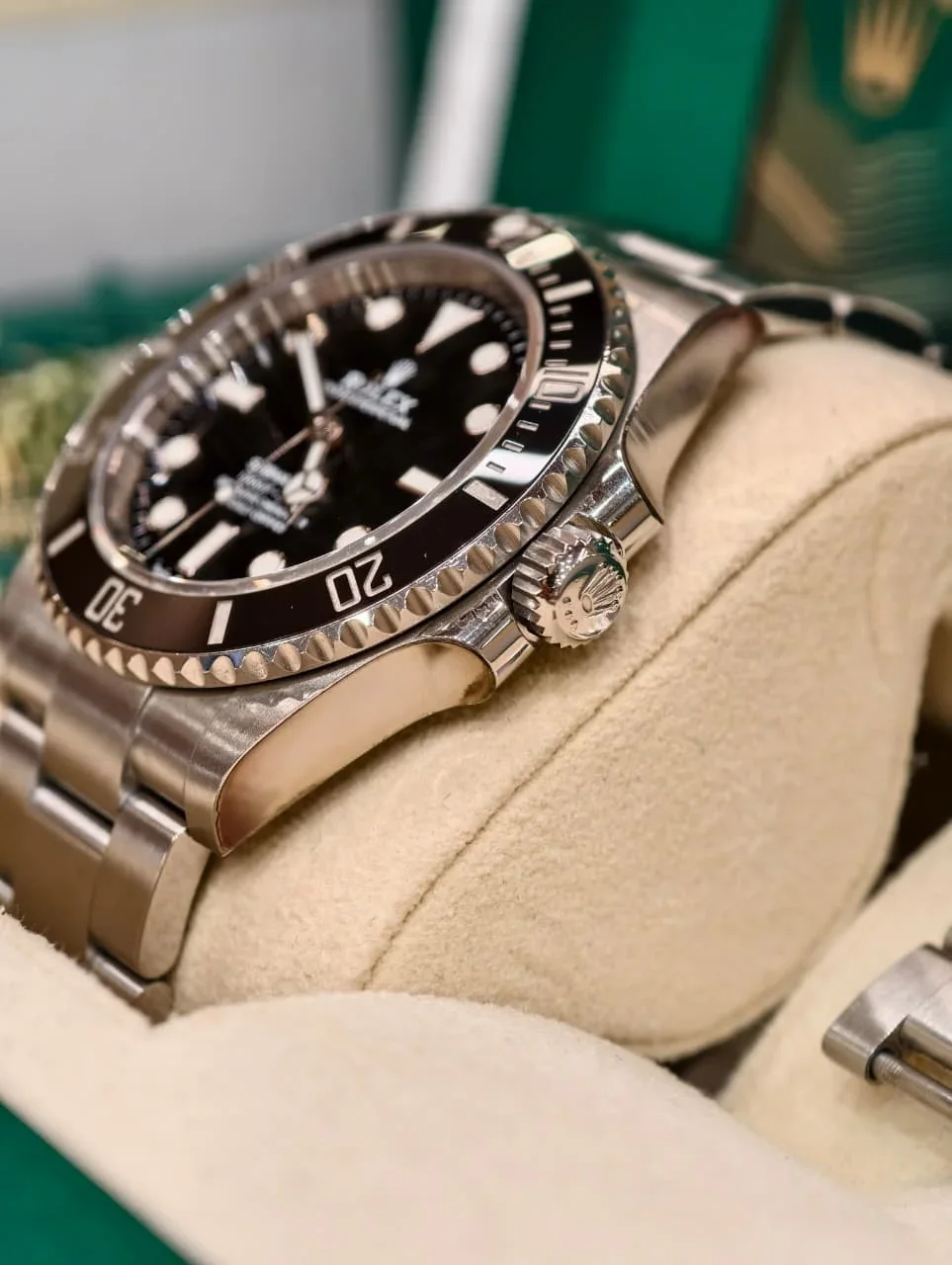 Thumb Submariner No-Date 41 / Stainless Steel / Black / Cerachrom