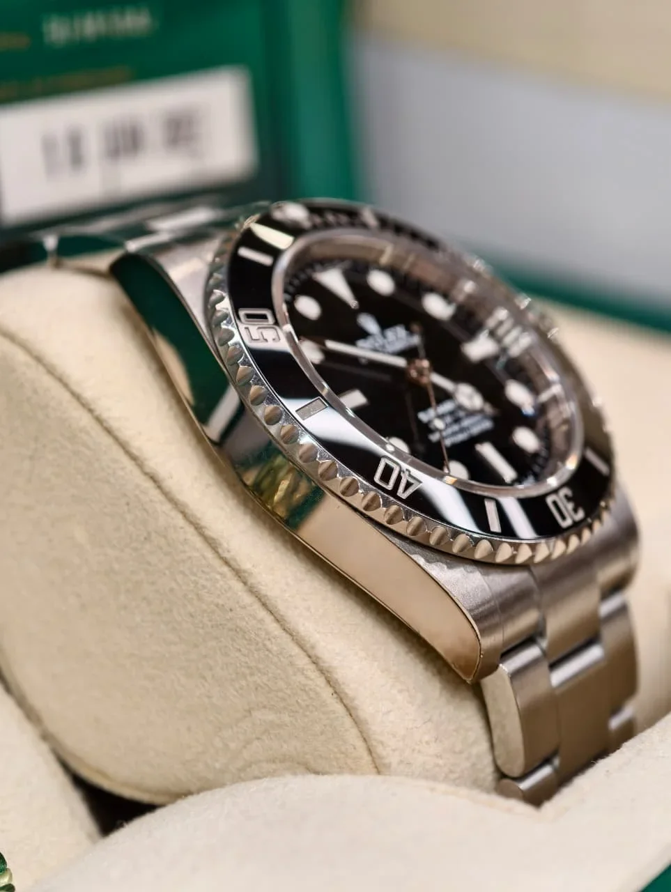 Thumb Submariner No-Date 41 / Stainless Steel / Black / Cerachrom