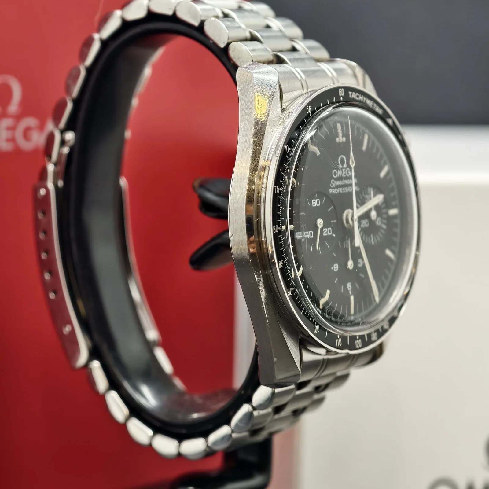 Thumb Speedmaster Professional Moonwatch