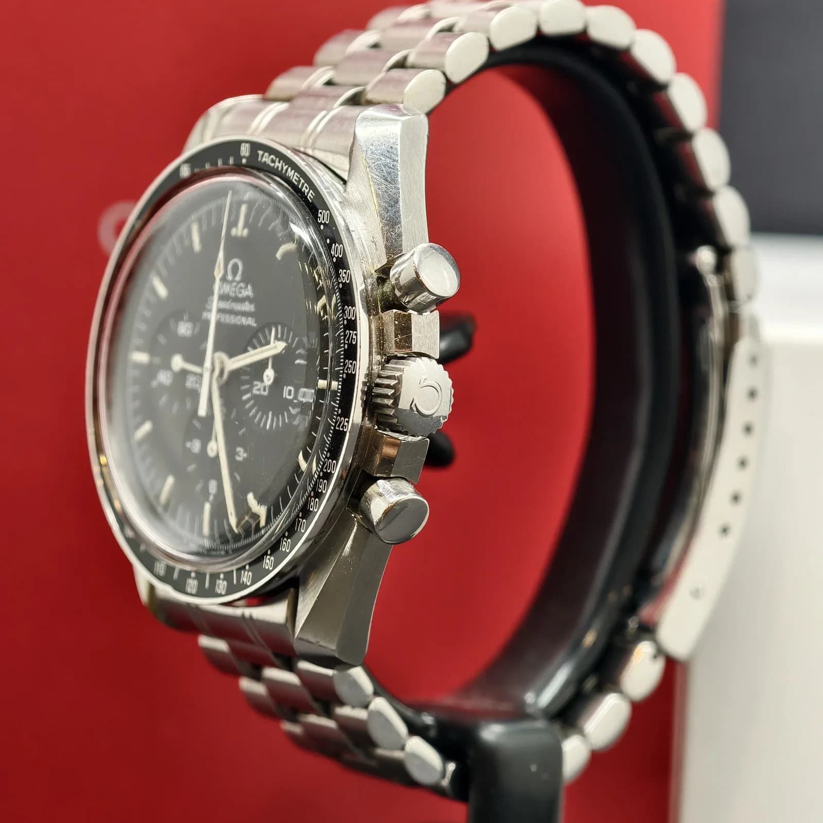 Thumb Speedmaster Professional Moonwatch