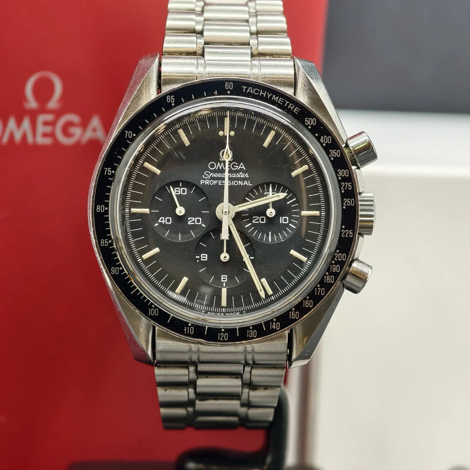 Thumb Speedmaster Professional Moonwatch