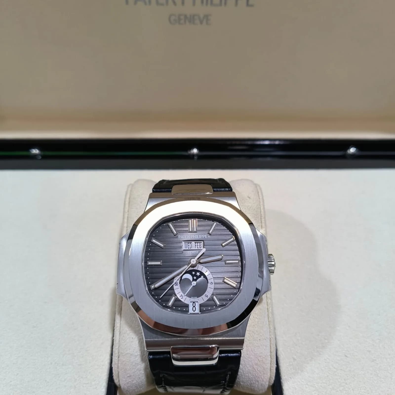 Thumb Nautilus 5726 Stainless Steel / Black