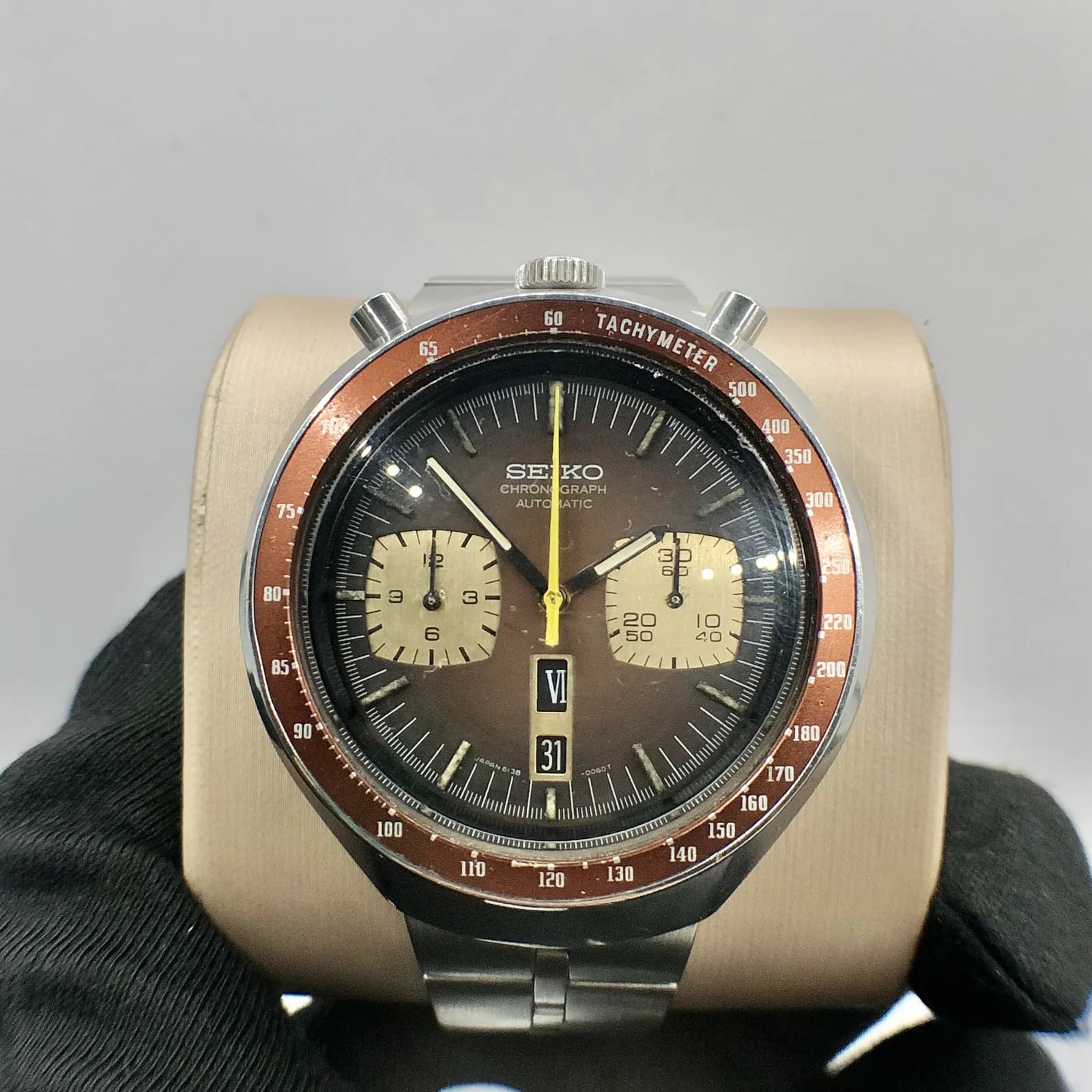 Bullhead Stainless Steel / Red
