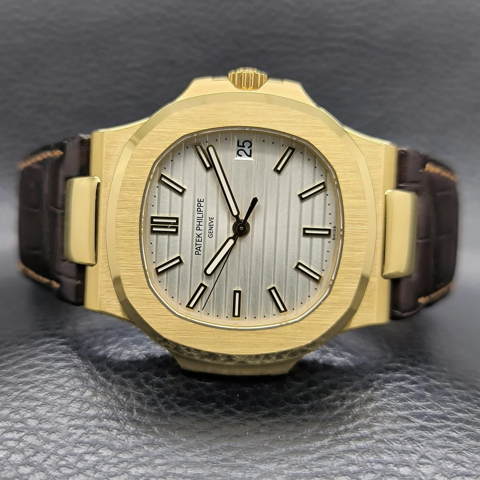 Nautilus 5711 Yellow Gold / Silver