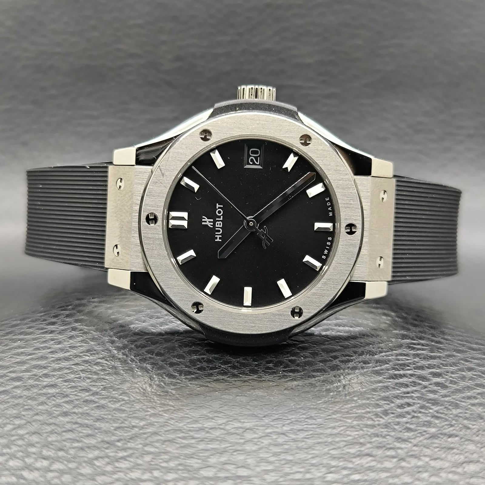 Classic Fusion 33 Titanium / Black / Rubber