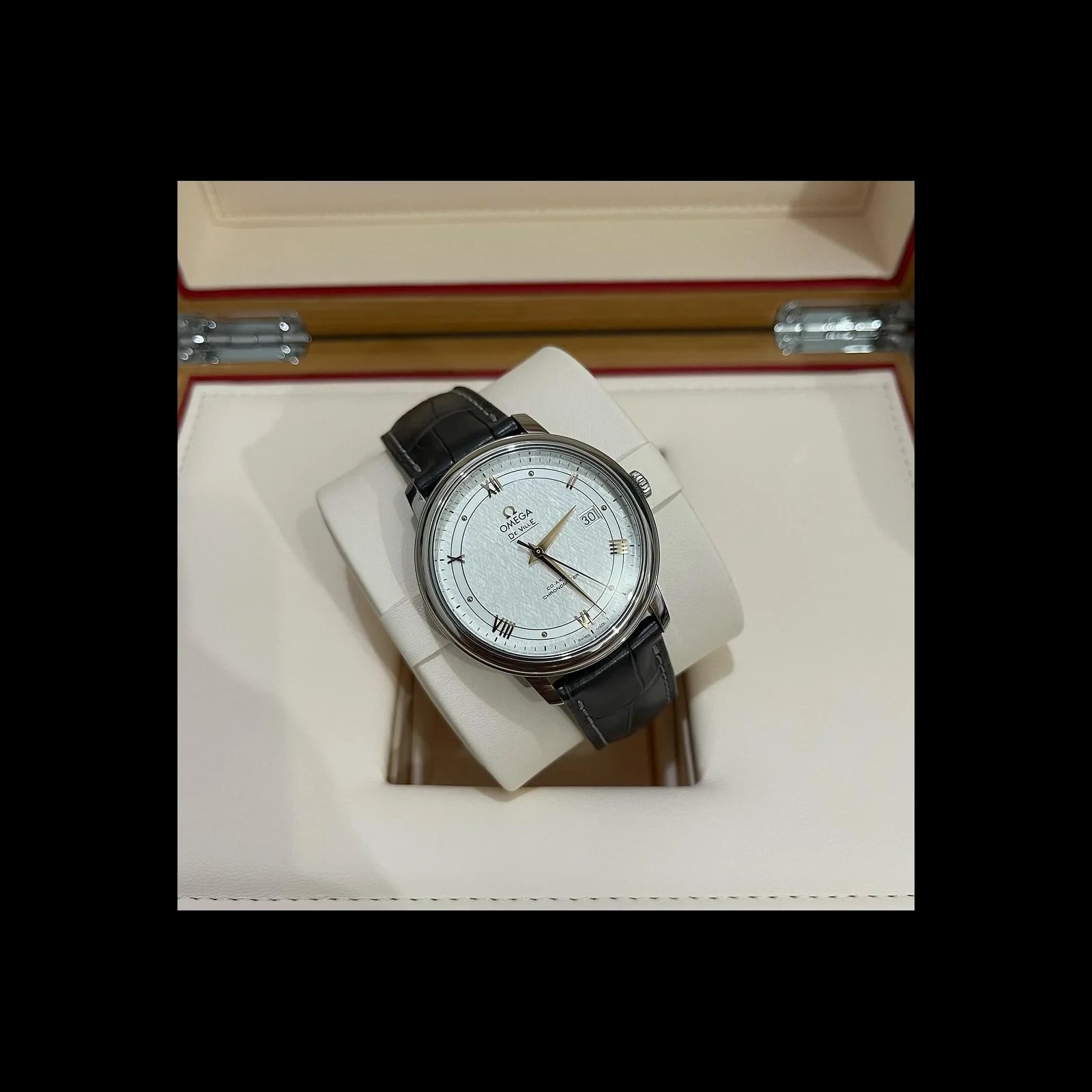 De Ville Prestige Co-Axial 39.5 Stainless Steel / Vintage Silk Silver