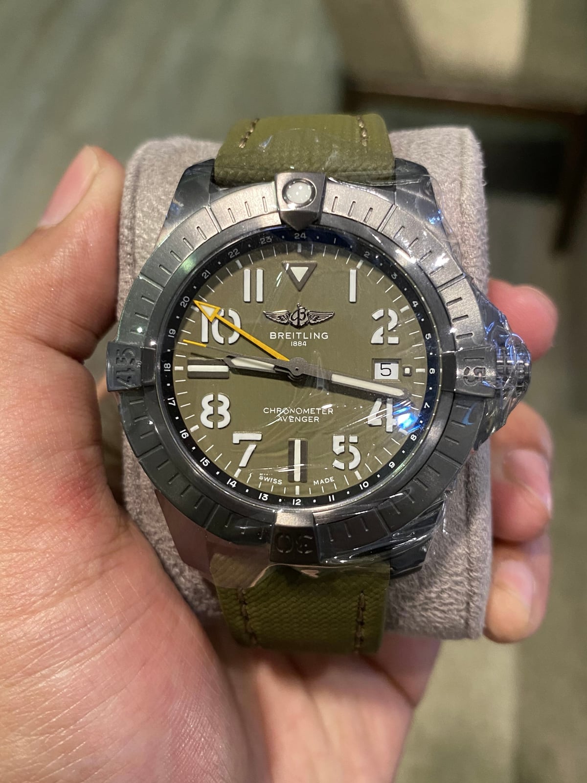Avenger Automatic GMT 45 Night Mission / Green / Military / Pin