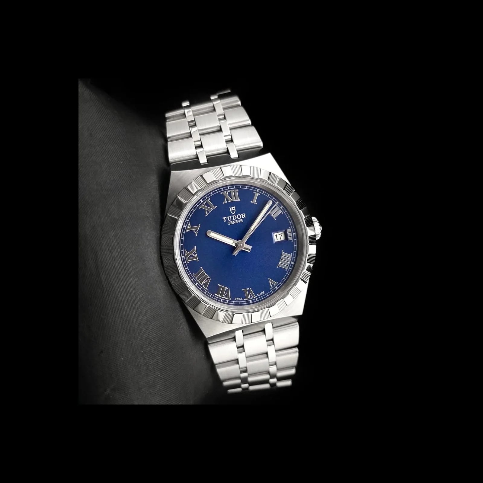 Royal Date 38 Stainless Steel / Blue - Roman