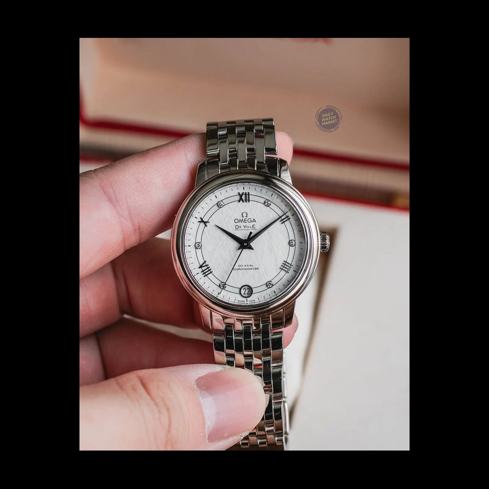 De Ville Prestige Co-Axial 32.7 Stainless Steel / Vintage Silk Silver / Bracelet
