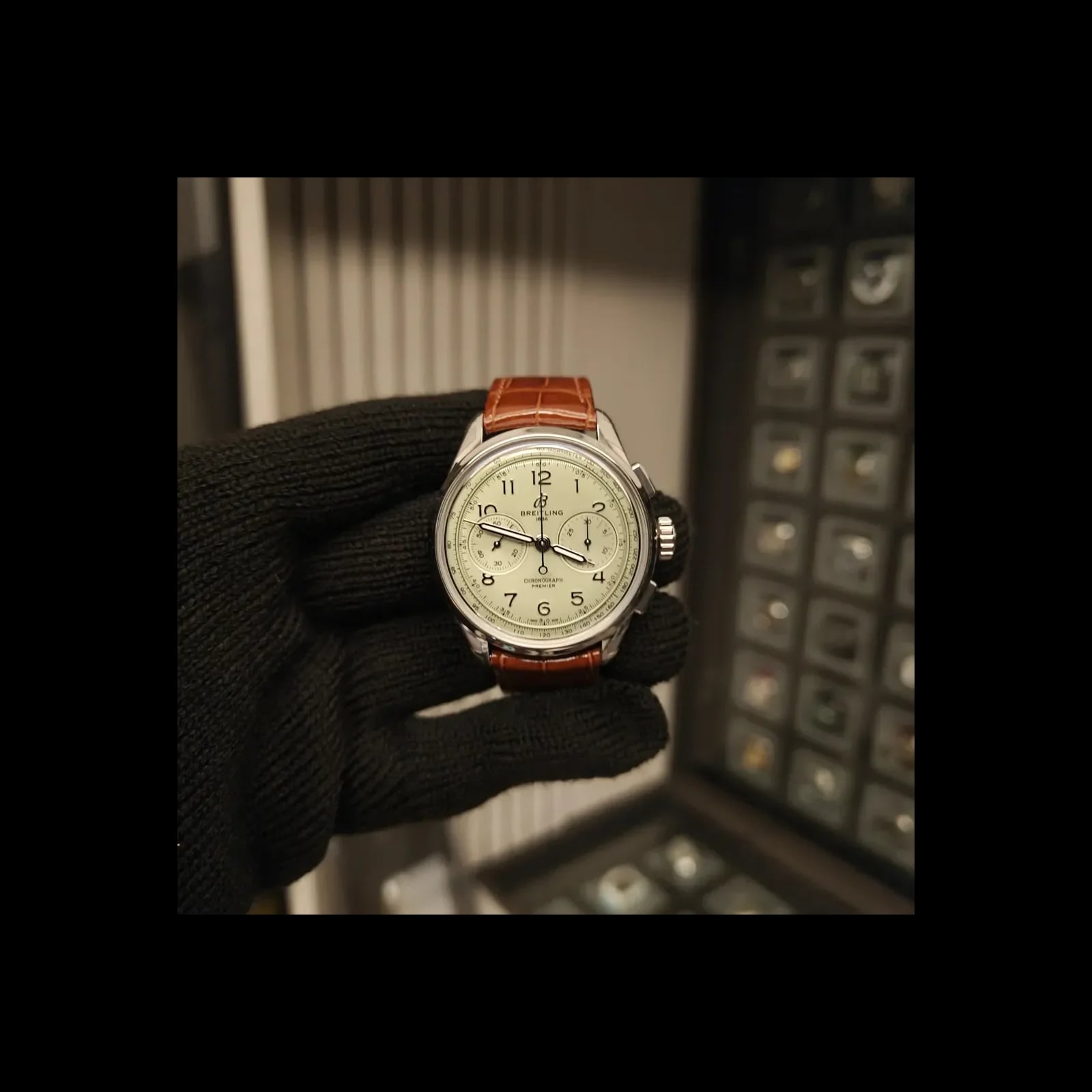 Premier Heritage B09 Chronograph 40 Stainless Steel / Mint