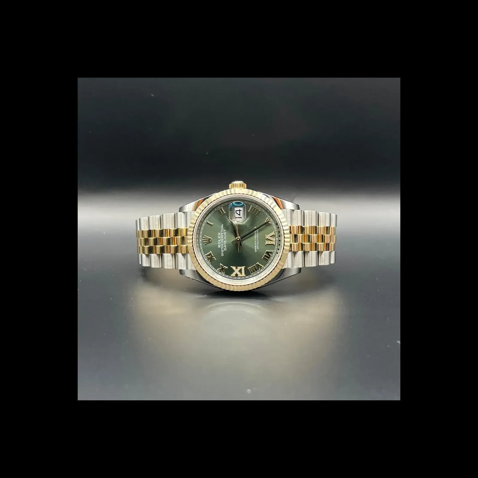 Datejust 36 Stainless Steel / Yellow Gold / Fluted / Olive Green Roman / Jubilee