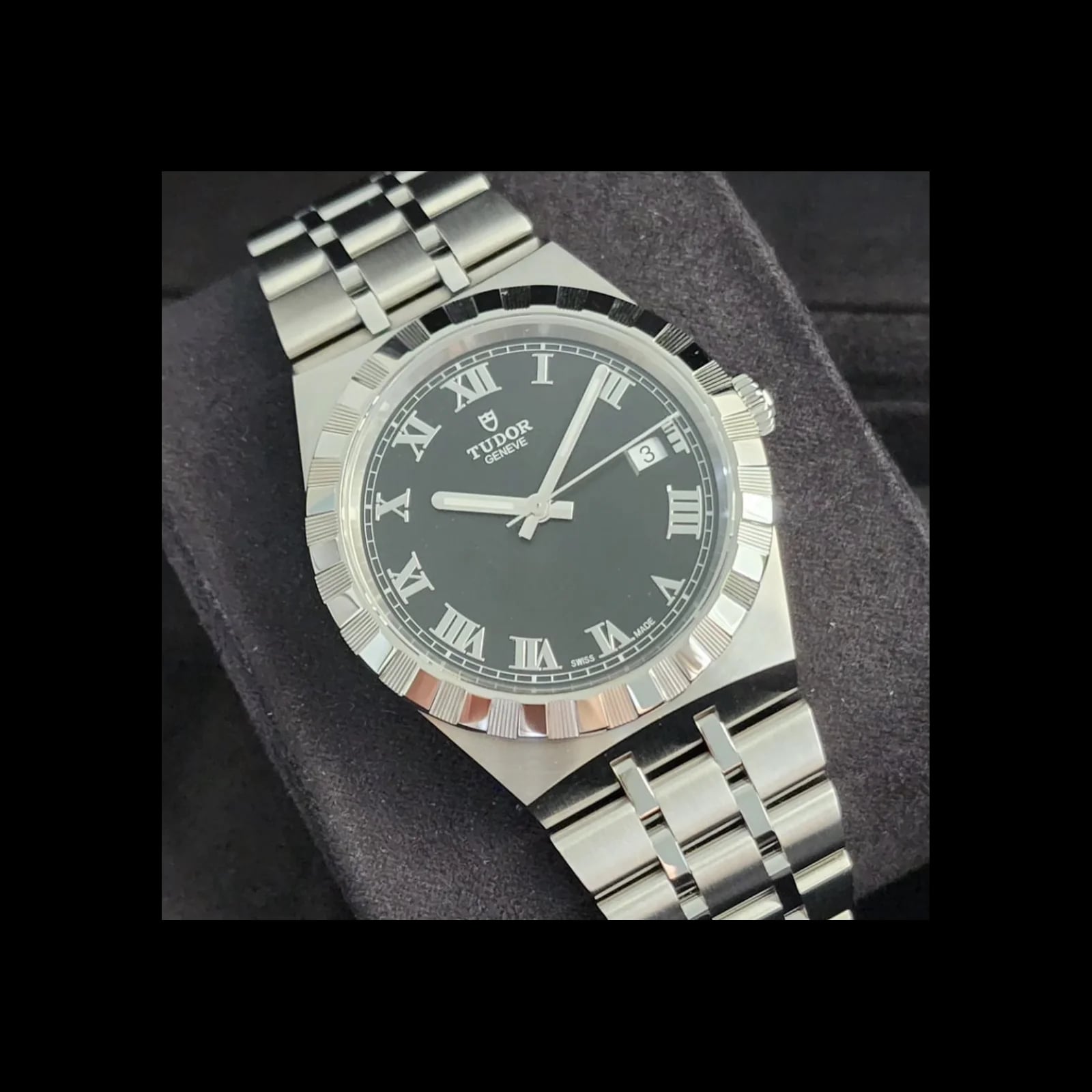 Royal Date 38 Stainless Steel / Black - Roman