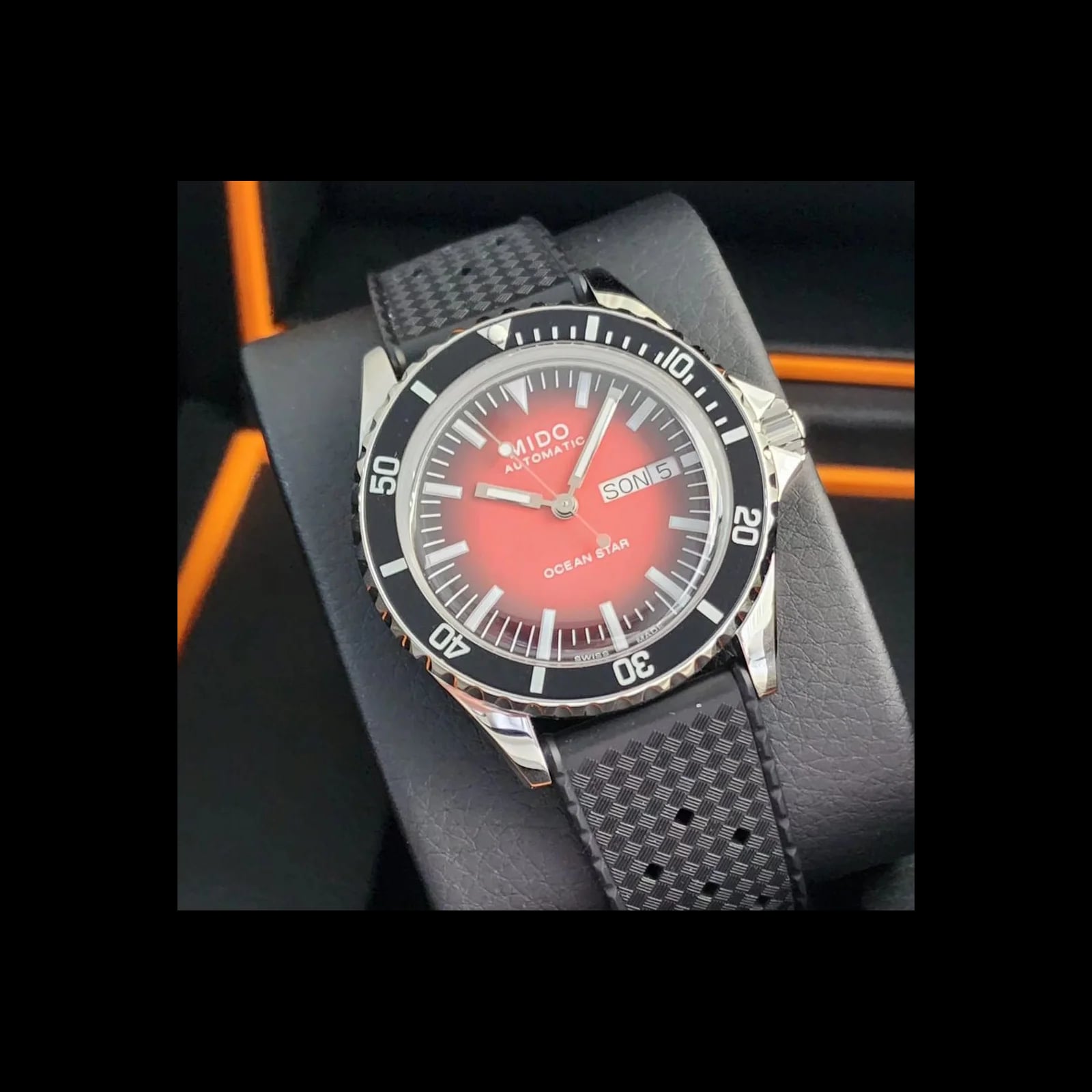 Ocean Star Tribute Gradient Stainless Steel / Red