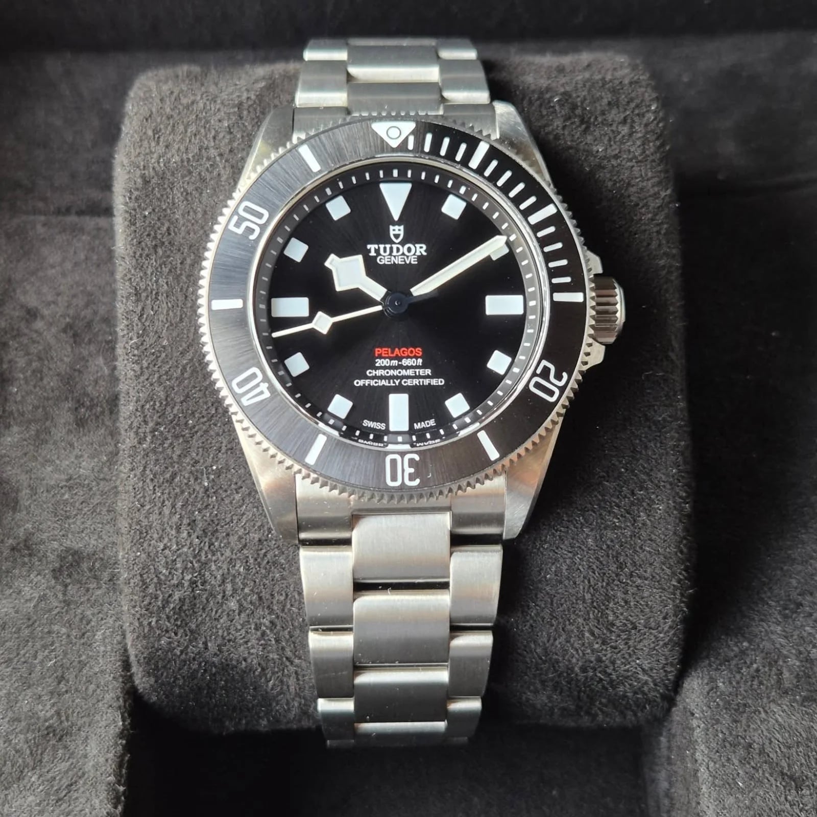 Pelagos 39 Titanium / Black / Bracelet