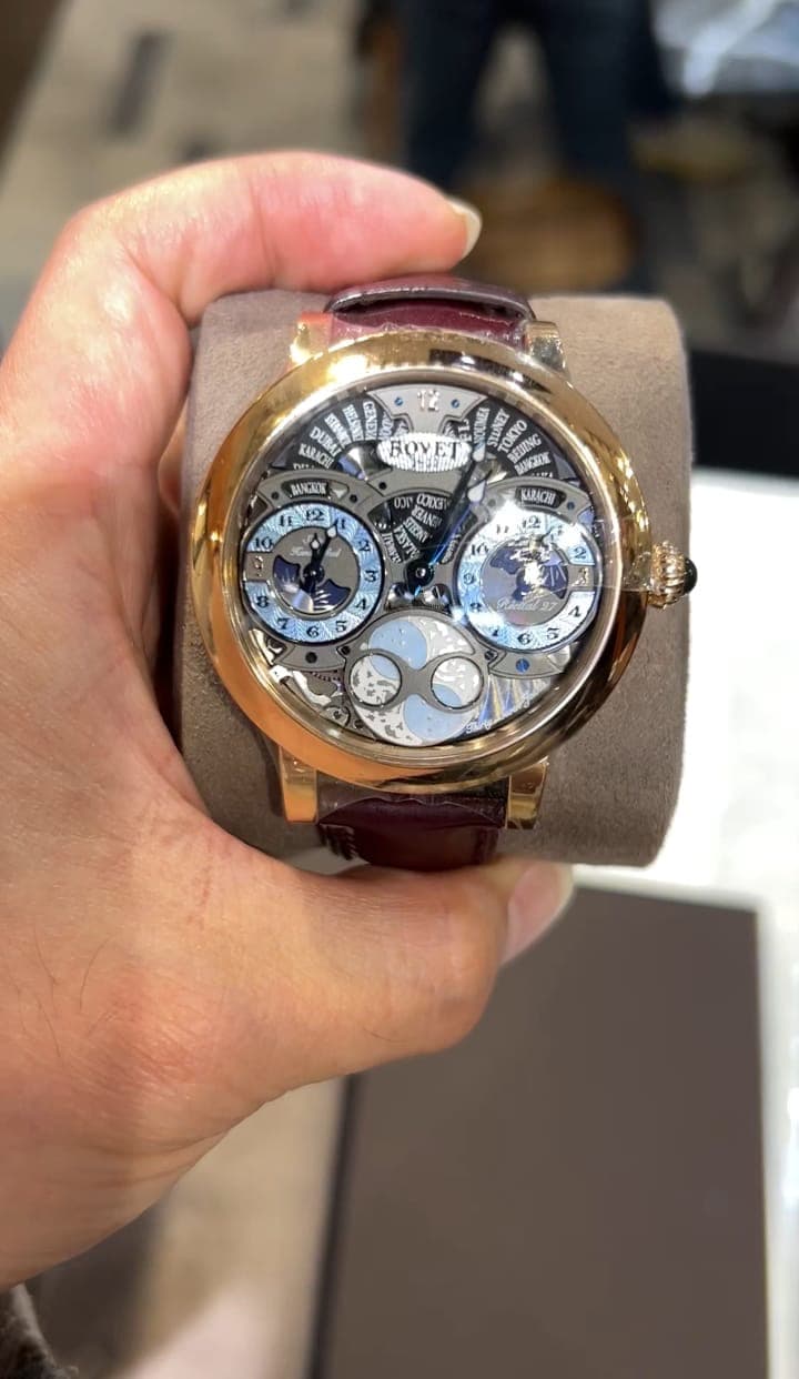 Recital 27 Manual Handwound Rose Gold thumb