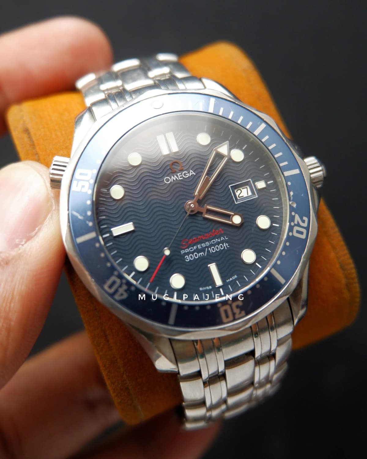 Omega red seamaster thumb