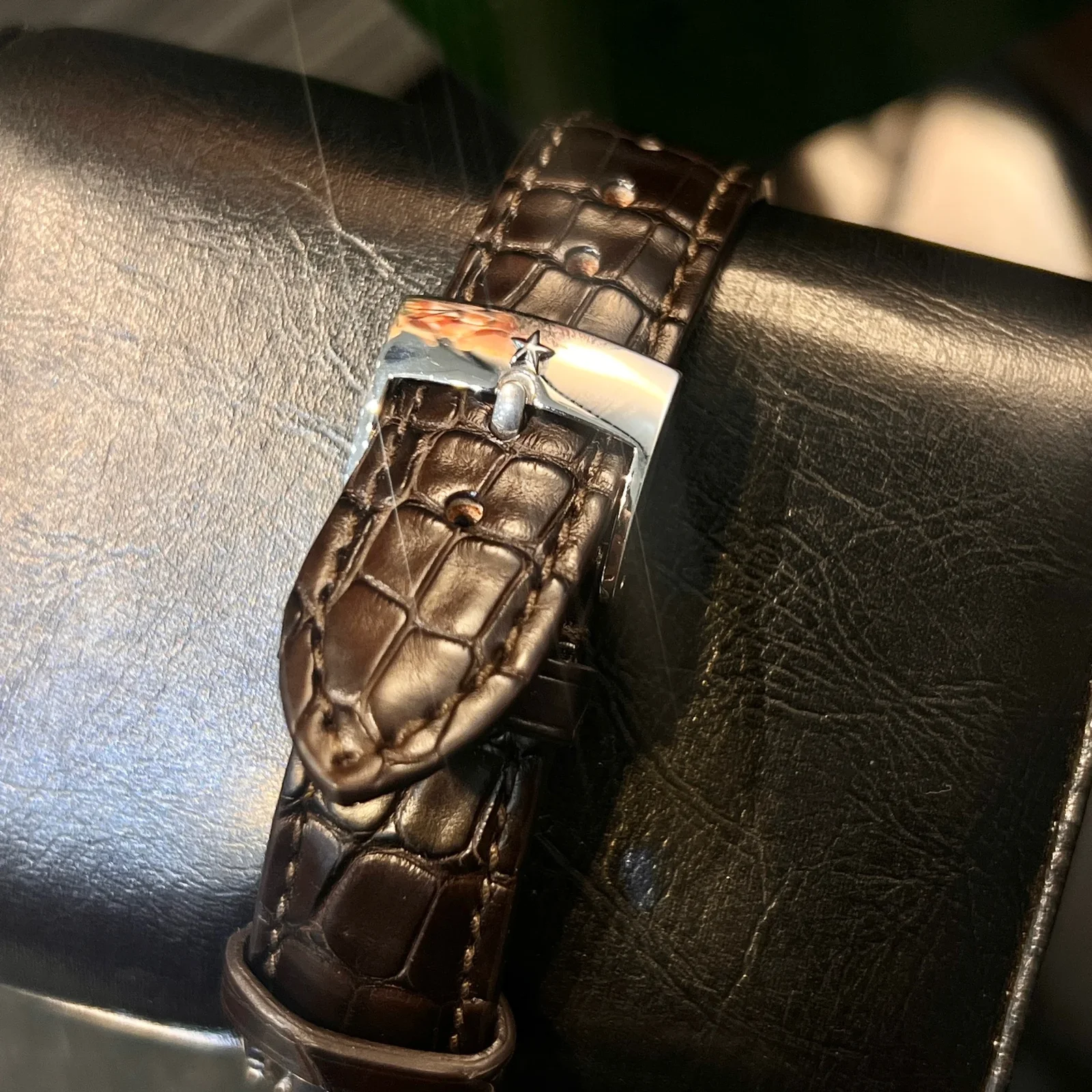 Thumb Zenith Captain Central Second