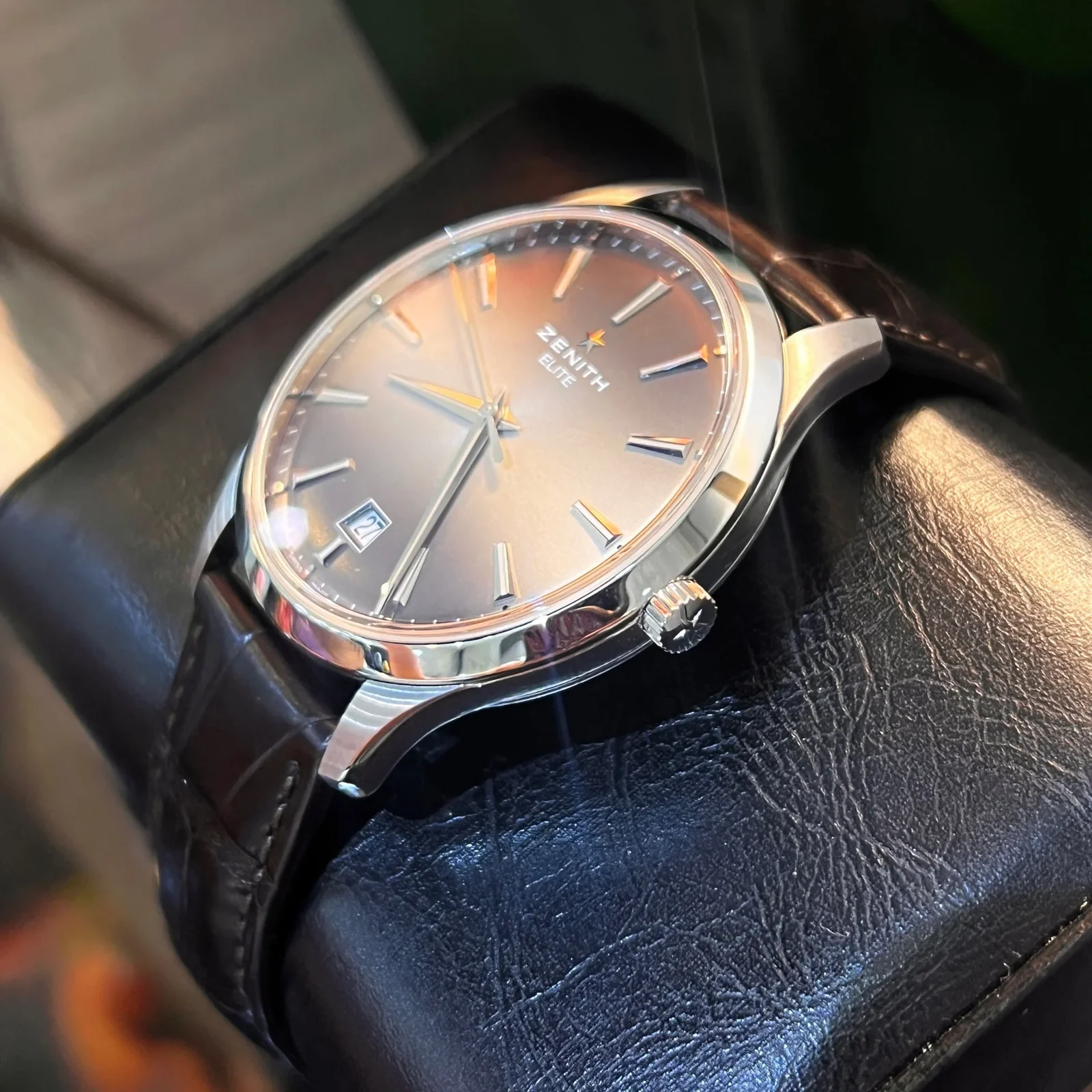 Thumb Zenith Captain Central Second
