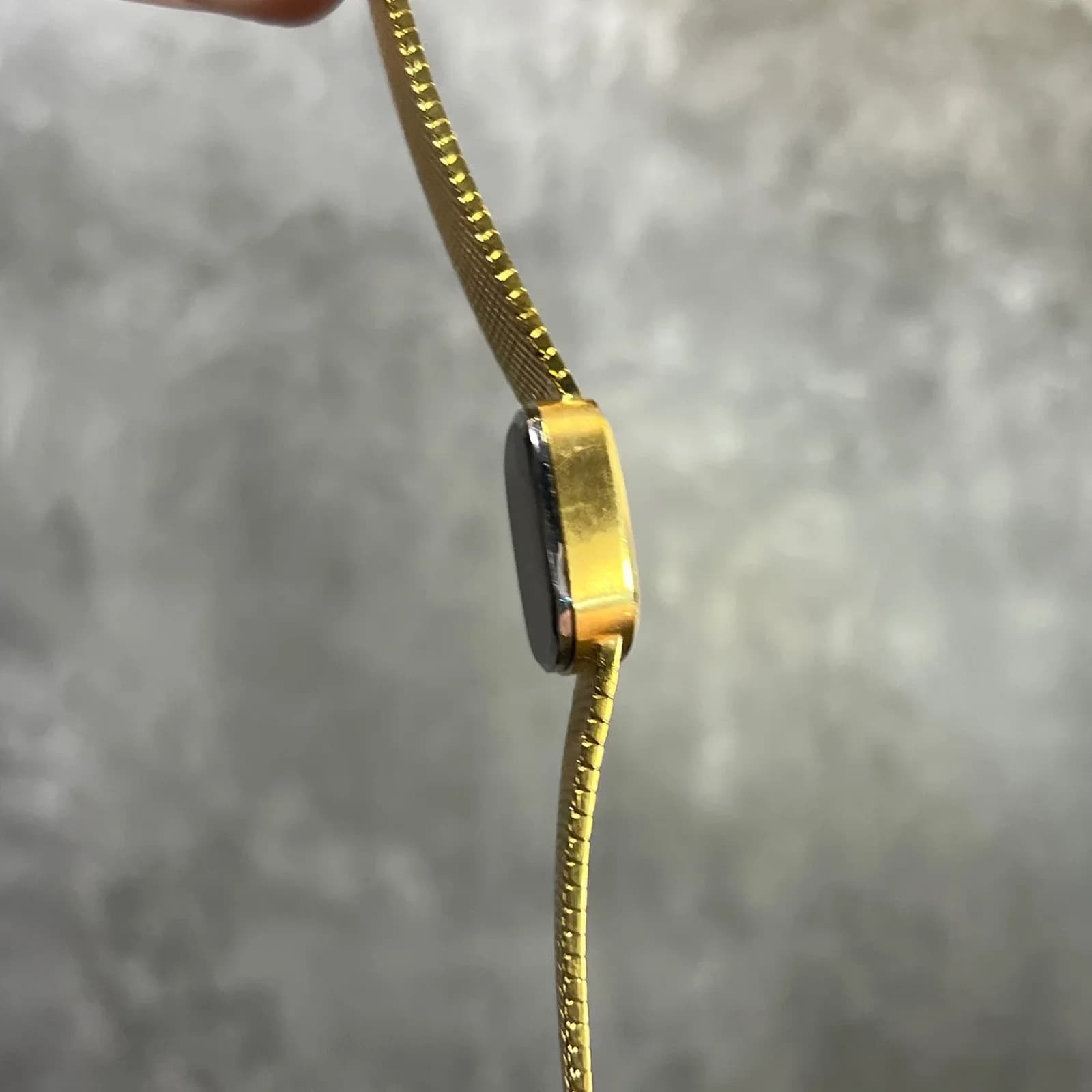 Thumb Vintage 1970s Omega Genève Oval Gold-Plated Integrated Bracelet Champagne Dial Ref. LX2334