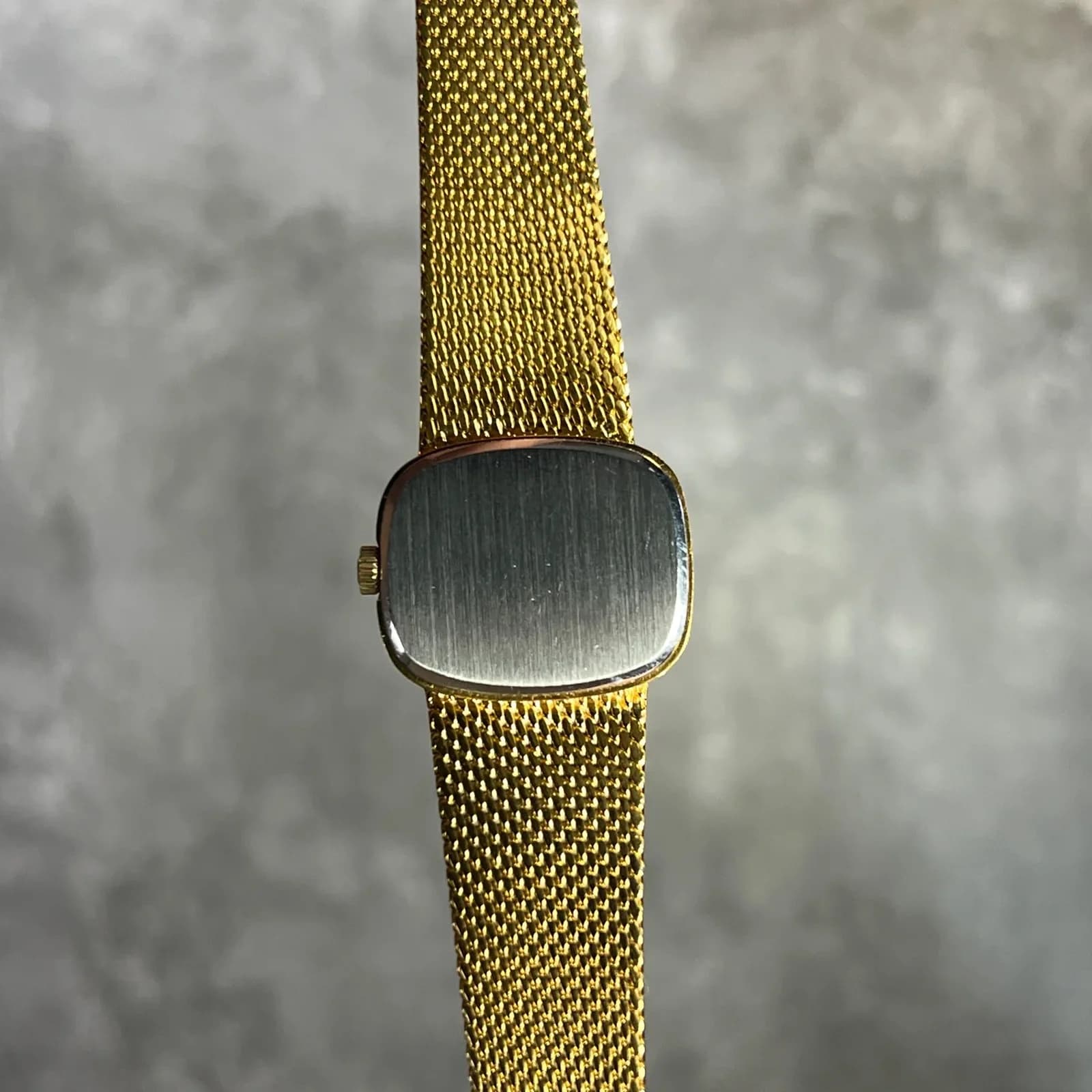 Thumb Vintage 1970s Omega Genève Oval Gold-Plated Integrated Bracelet Champagne Dial Ref. LX2334