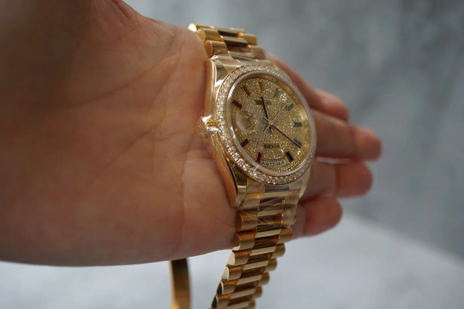 Thumb Day-Date 36 Yellow Gold / Diamond / Paved-Rainbow / President