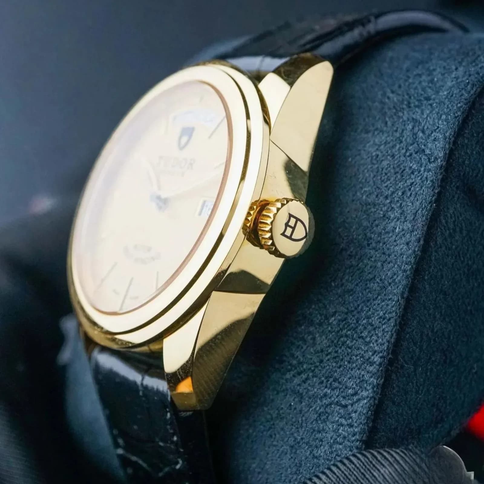 Thumb Glamour Date+Day 39mm With Jacquard Dial 18k Gold Case Leather Strap