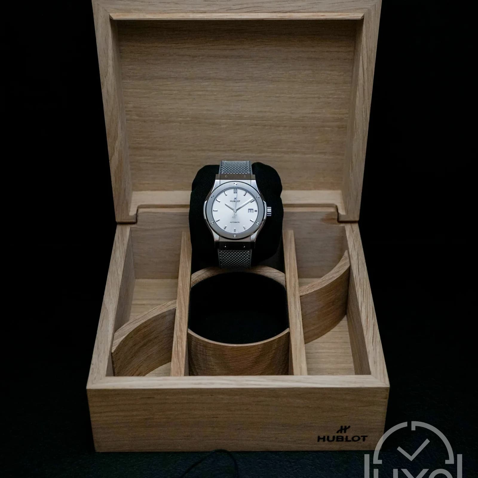 Thumb Classic Fusion Essential Grey Titanium Case