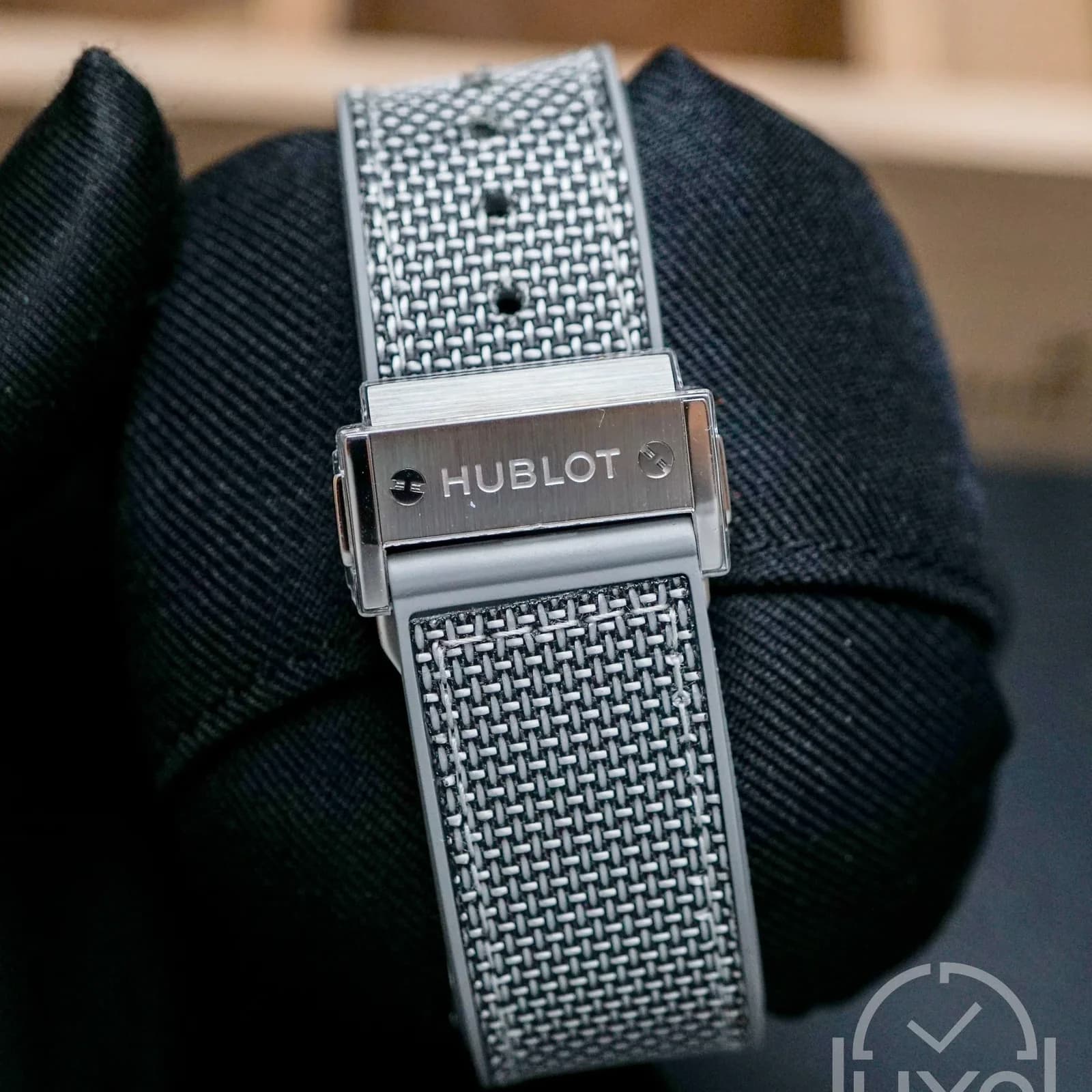 Thumb Classic Fusion Essential Grey Titanium Case