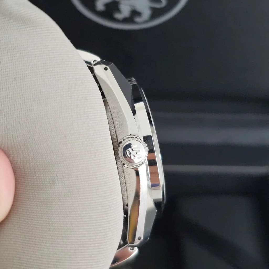 Thumb Automatic Hi Beat 36000 GMT Stainless Steel / Mount Iwate / Bracelet