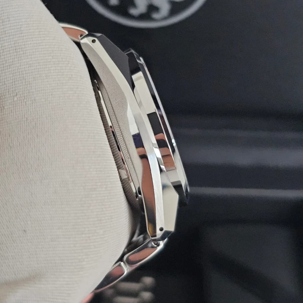 Thumb Automatic Hi Beat 36000 GMT Stainless Steel / Mount Iwate / Bracelet