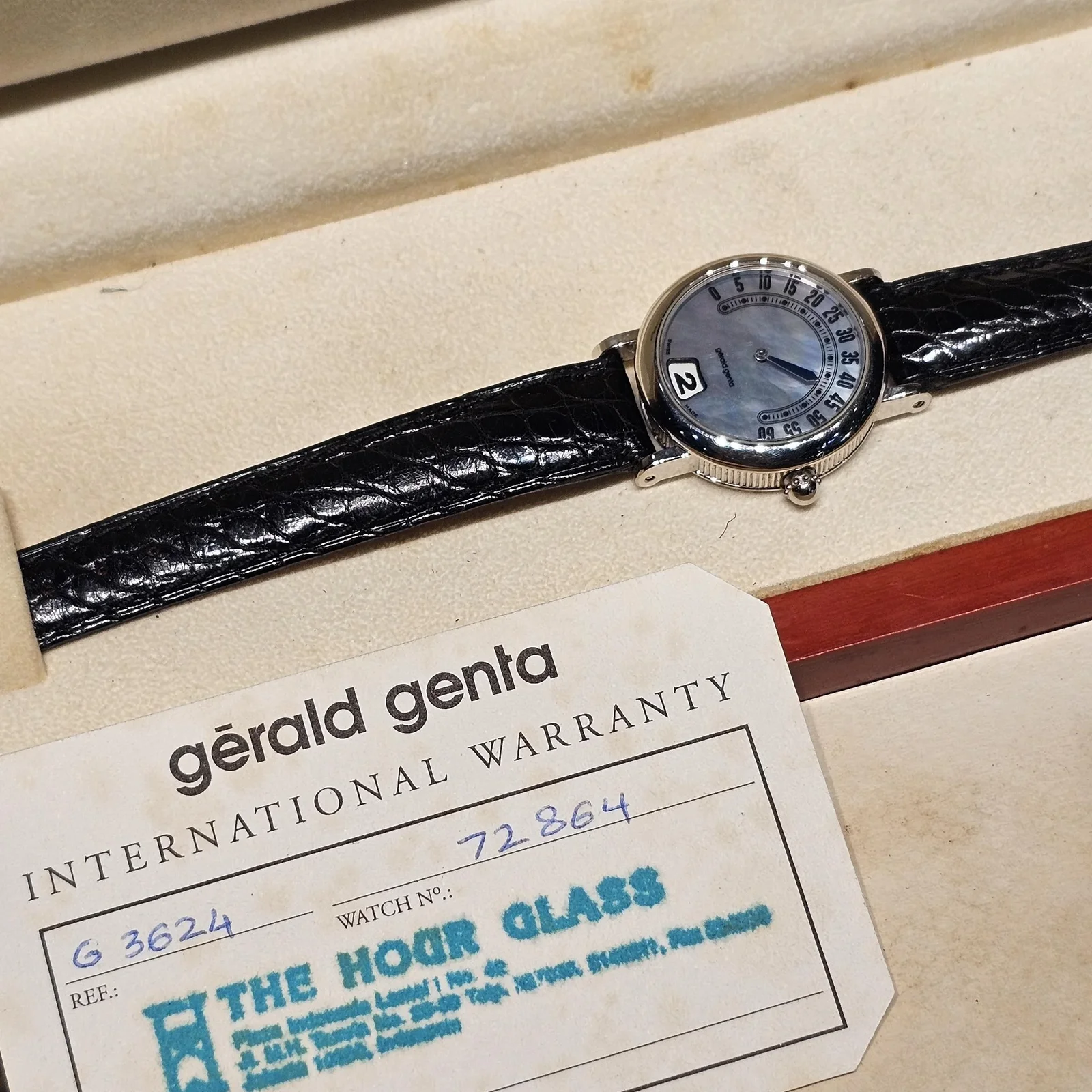 Thumb Retro Classic Jumping Hour Stainless Steel / Mother of Pearl