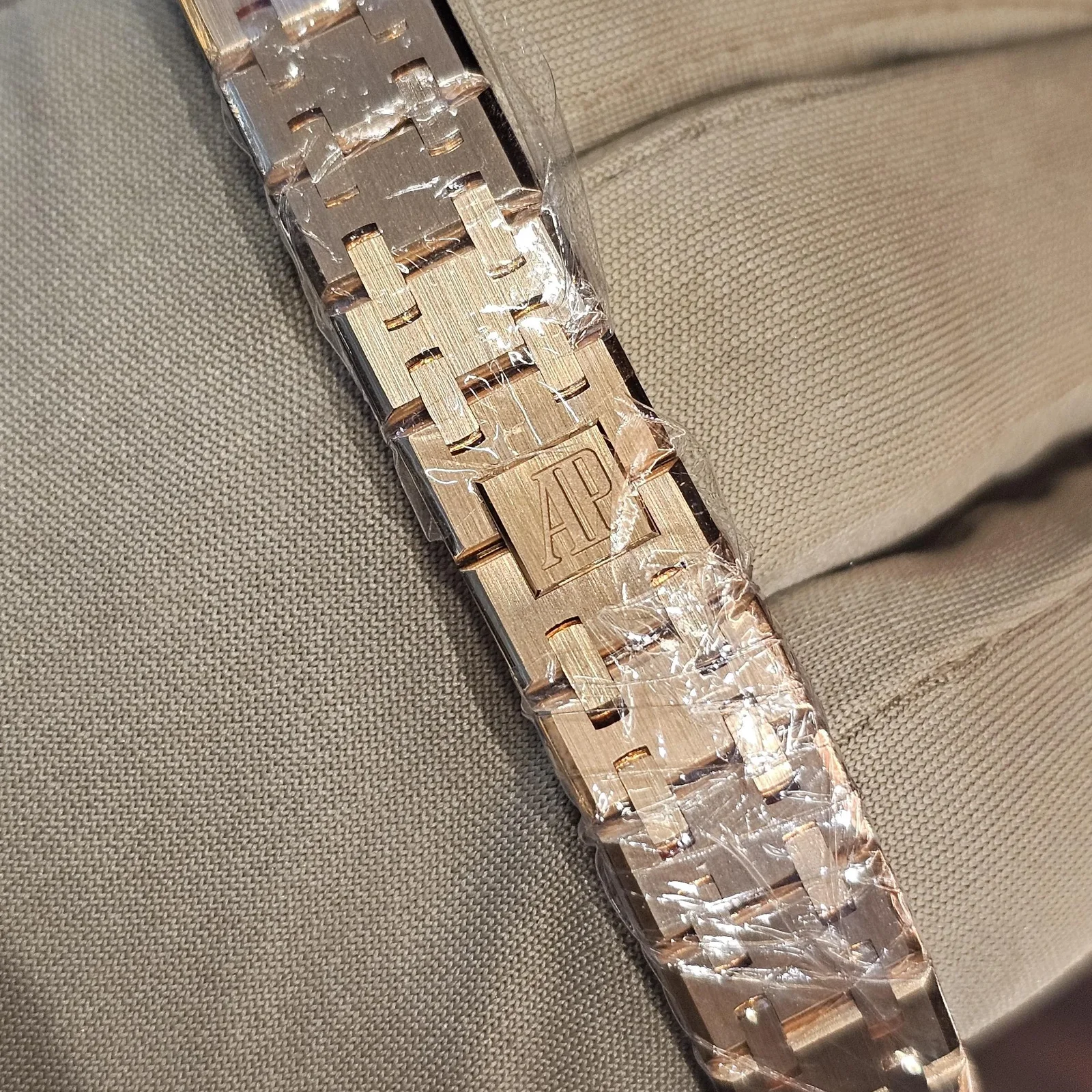 Thumb Royal Oak Mini Quartz Pink Gold / Onyx - Diamond